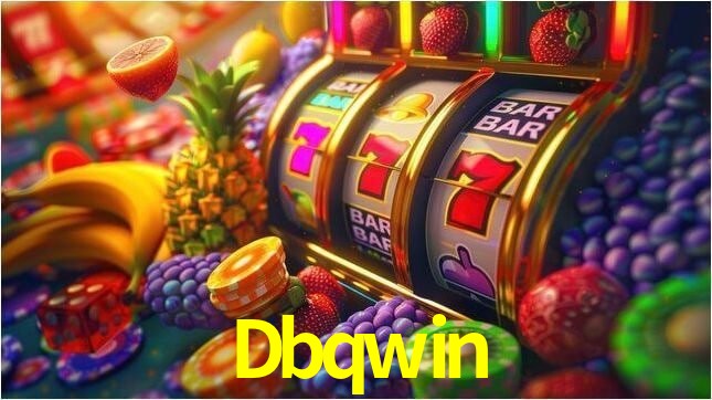 Escena dinámica inspirada en casino con iluminación Dbqwin, cartas, fichas e íconos de juegos digitales en un espacio moderno de juegos.